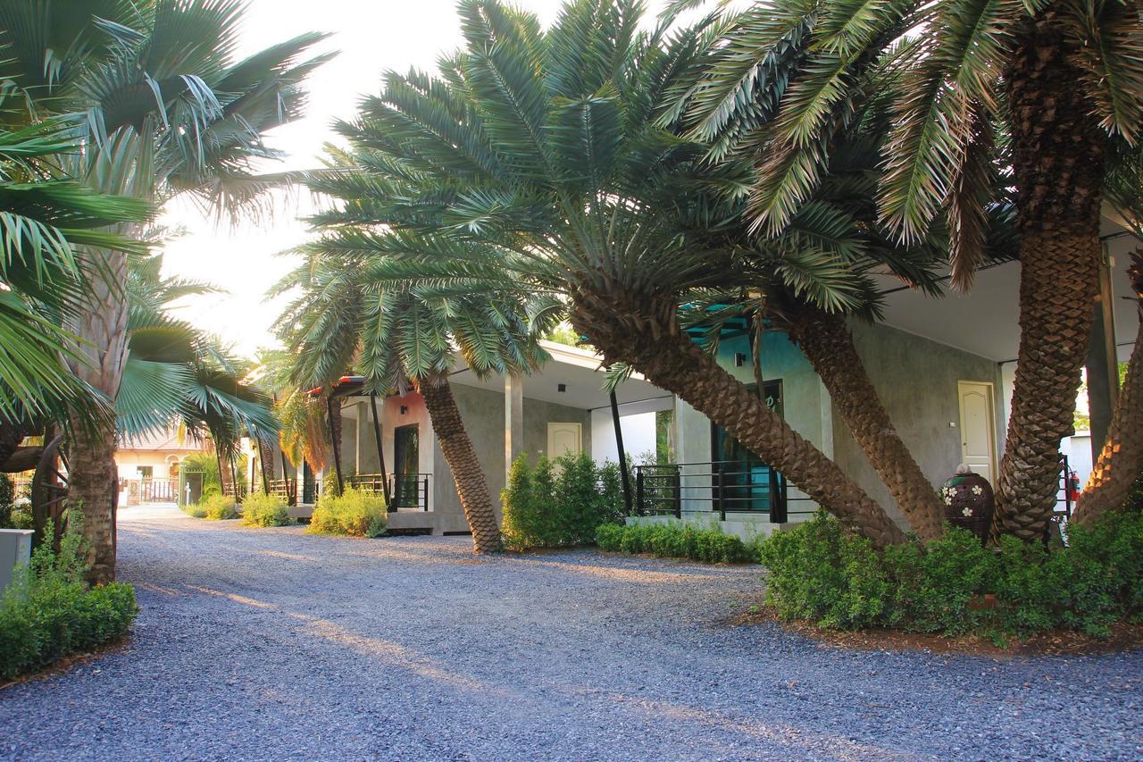 Lopburi Palm Resort Lop Buri Exterior foto